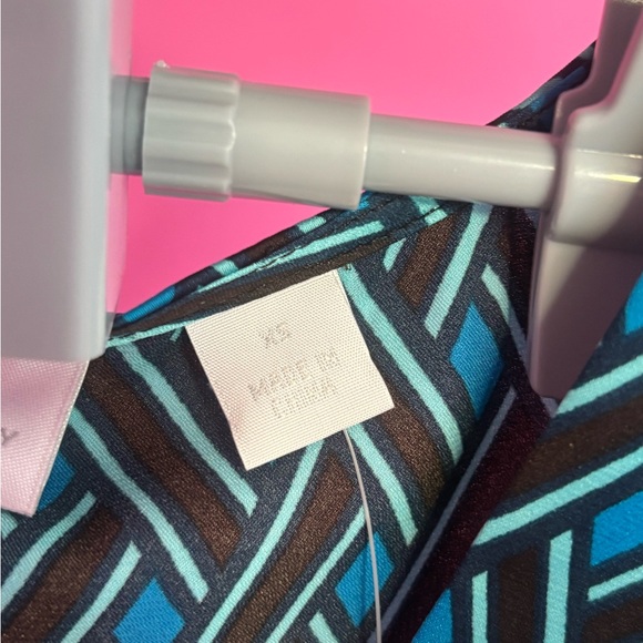 New York & Company STRETCH blue& black sleeveless summer wrap top (Size XS) - Picture 7 of 8